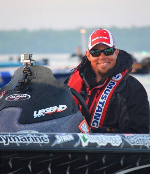 Chris Lane extends lead on Day Three in Palatka, FL #bassmaster gofi.sh/1mnidEn