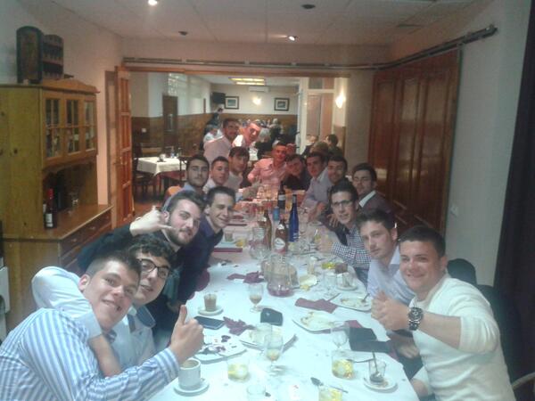 jflmake's tweet photo. Con los mejores @Clavarios2014Ch empieza lo bueno !! http://t.co/352bwjf3T8