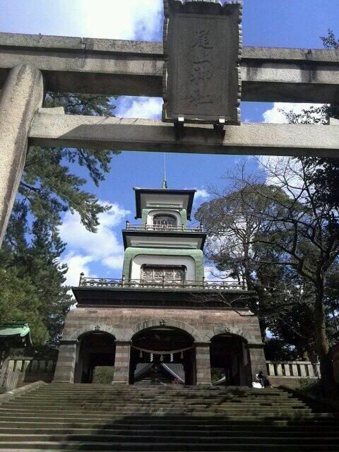 碧海 そしてそして 尾山神社へ 利家とまつを奉ったところで 縁結びのご利益があるという神社 神殿では挙式がされてました Http T Co F0anv2esag Twitter