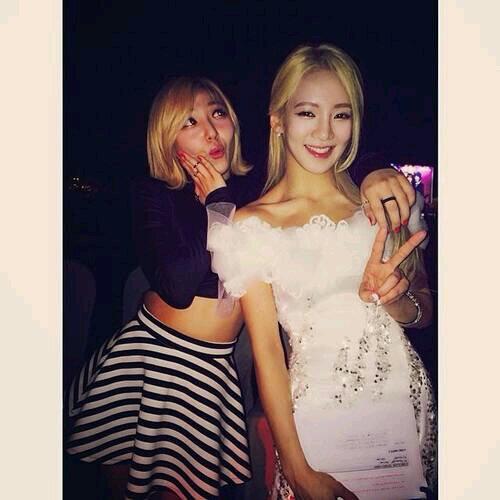 only9irls's tweet photo. [140322] Hyoyeon and Miss A's Min Selca ^__^  #소녀시대미스터미스터 #HEC http://t.co/6YulhZnRoC