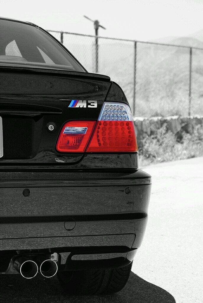 BMWPorn's tweet photo. M3 just chilling in snow http://t.co/wgGU2y2Rrr