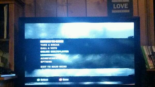 FablousRobot's tweet image. Playing L4D2 with my buddy kaylia