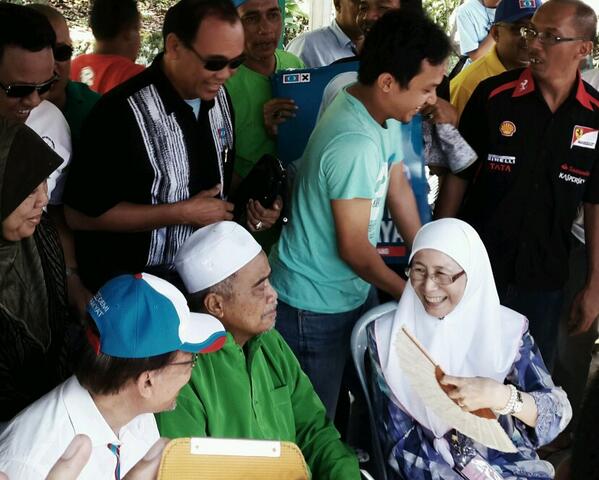 drwanazizah's tweet image. (admin) sempat berjumpa @anwaribrahim #KakWan4Kajang #KajangMove