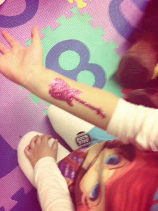 aemkapun's tweet image. #familydayout #passthenote