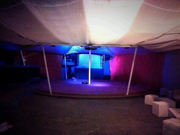 VeranoFest's tweet photo. Esta noche hay joda! Cerramos, techamos y calefaccionamos el patio para vos http://t.co/6MUgb8t34p
