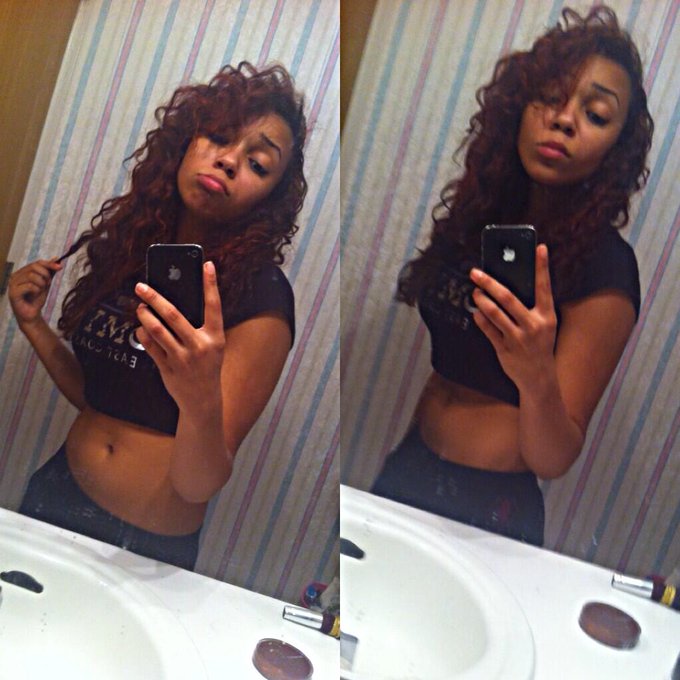 Watch Lezzy Lez's leaked NSFW photo on TwXstars