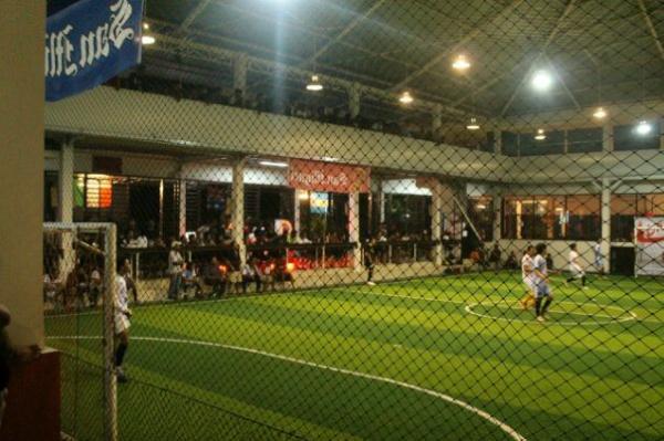 Lapangan Futsal di <a href="/DLoungeFutsal/">D'LoungeFutsal_Cafe</a>  tempat Fun Futsal CHELSEA BALI setiap Minggu Jam 5 Sore - 7 Malam