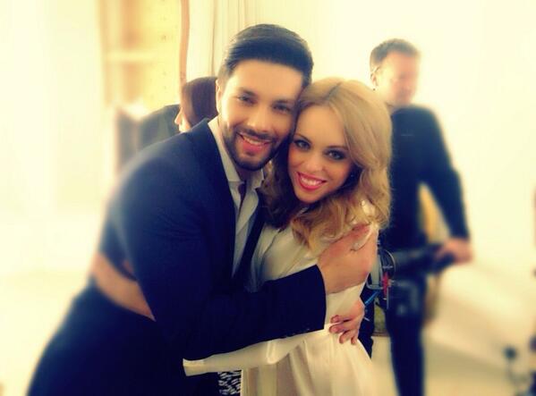 lucyholmestweet's tweet image. My co-star at the shoot in London... Such a sweetie... Meet my 'chauffeur'! #morehints #london #shoot ❤️🇬🇧👍