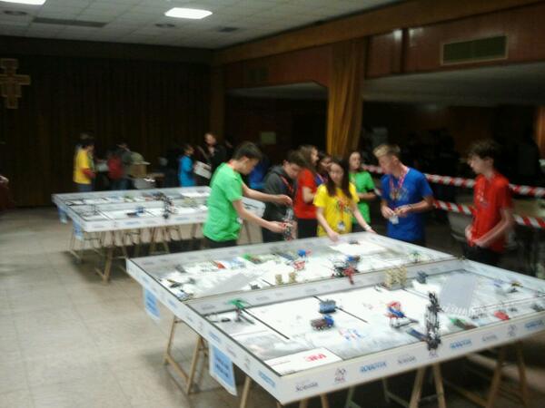 OpenScientia's tweet photo. #GRANFINALFLL el PIT empieza a tener vidilla... Muchos nervios y muchas ganas de participar http://t.co/eDIZvlQZ6H