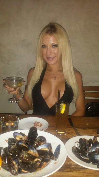 Photo: firefly http://t.co/M1FlpV9XOl<a href="/tag/avnawards"class="tags"><span>#avnawards</span></a><a href="/tag/teamamybrooke"class="tags"><span>#teamamybrooke</span></a>