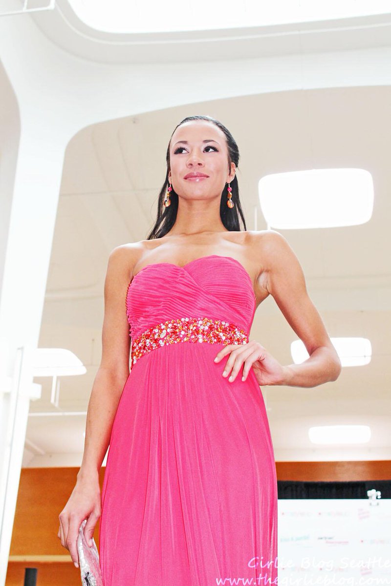 GirlieBlog's tweet image. Check out the fantastic fashion from @Macys prom: thegirlieblog.com/2014/03/the-ti… #MacysProm @ShelbyOChurch @HairODynamic
