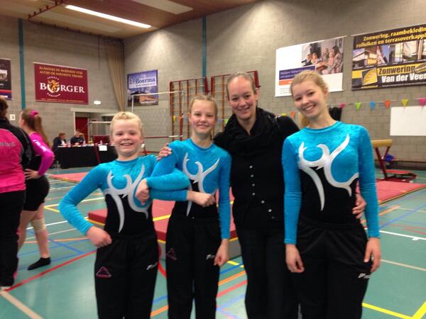 Hermanda75's tweet image. Vroeg op voor turnwedstrijden in Surhuisterveen, Lianne, Sylvia en @MarijeeD SUCCES!!!!