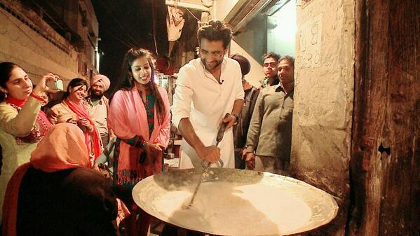 BollywoodGK's tweet photo. Desi milk wt desi #Youngistan @jackkybhagnani. It was yum!! Tonight 7pm #breakfast2dinner utvstars. Pls do watch http://t.co/rpKp4Oh9kK