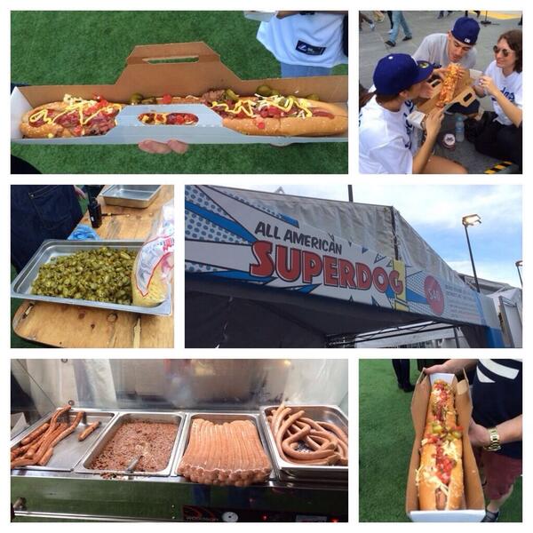 chriswbeecroft's tweet image. Superdog at @scg @mlb with all the fixings! $40 Chili, cheese, jalapeños, sauce, mustard. #mlbinoz #Dodgers #Kershaw