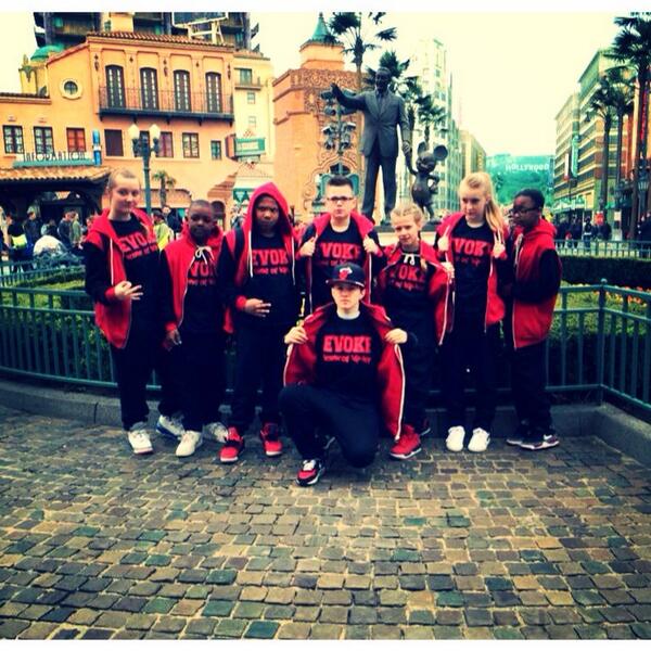 OTWDanceEnt's tweet image. Our clients @evoke_dance in Disneyland Paris yesterday! Today their competing/performing. Go kill it! #Proud