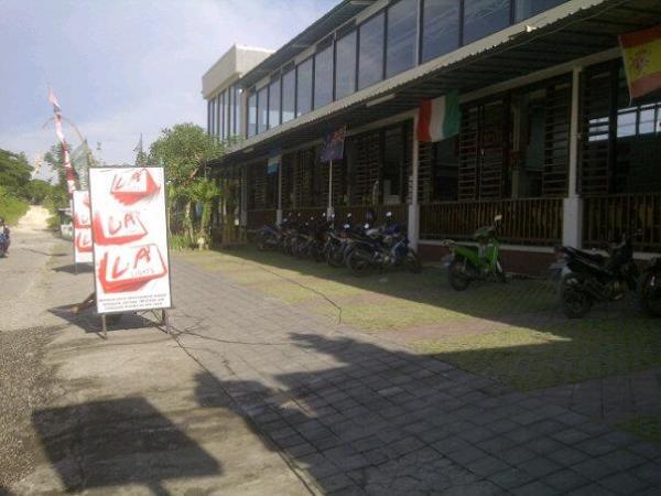 Tempat Nongkrong ,Nonton Bareng ,Futsal CHELSEA BALI cc <a href="/DLoungeFutsal/">D'LoungeFutsal_Cafe</a>