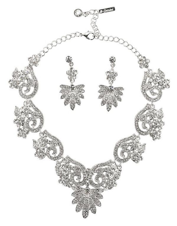SovanaJewellery's tweet photo. Look ultra glamorous in this stunning statement collar necklace in Swarovski crystal at http://t.co/iYI0Nvh38k #style http://t.co/GGktVViPfJ