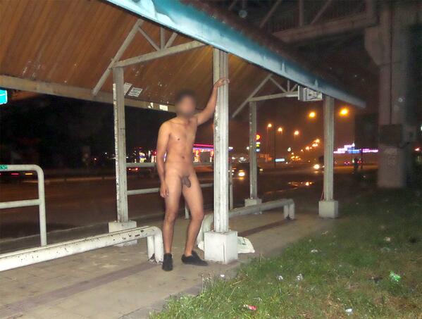 Desipain's tweet photo. JUST FEEL LIKE WALKING NUDE NOW..
#nudistteen #publicnudity http://t.co/RXYnuVzbPw