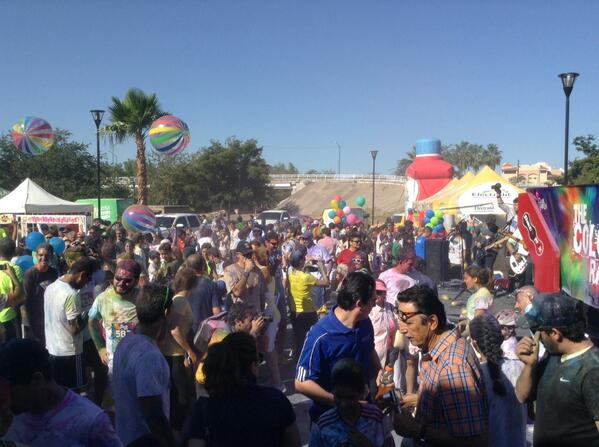 noroestemx's tweet photo. Al llegar a la meta inicia la fiesta y el descanso en #TheColorRace #Culiacán http://t.co/UjqqvEYRVN