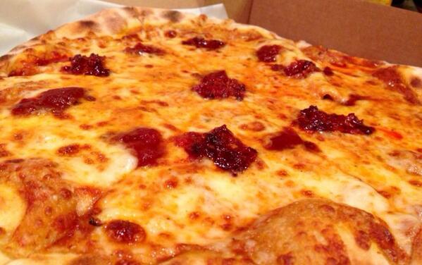 My favourite pizza, a Cor Blimey from <a href="/StableHearth/">Stable Hearth Neapolitan Pizzeria & Enoteca</a> with some of their new stable hot sauce mmmmm