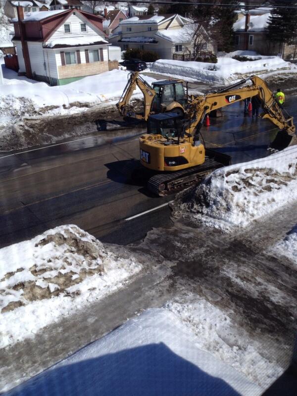 ThaCaddyShack's tweet photo. UPDATE: Still haven't made any progress except the city workers have decided to operate in incremental dart breaks. http://t.co/hX4tvqEiWH