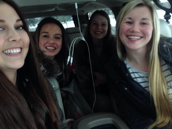 Oliviarob09's tweet photo. The start to a great night #laadies #stupidcord π @MarleyFairfield @jpatterson14 @baycorrigan http://t.co/62DZl0qsrd