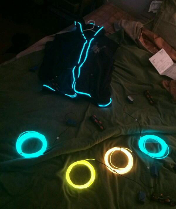 GlowTribe's tweet photo. El wire for days http://t.co/jquURFkP31