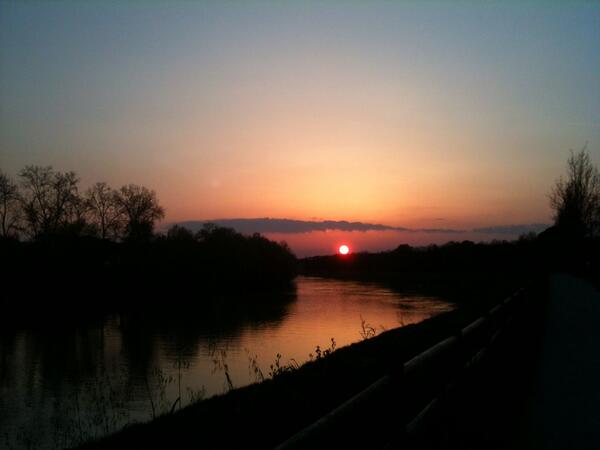FlipFlorence's tweet photo. The first longer evening in Florence after the clocks went forward last night has been a lovely one so far! http://t.co/iLDNy9iiBQ