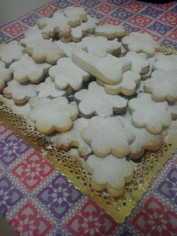 Natali_fp's tweet photo. La mejor manera de pasar un domingo gris... Haciendo crespells #meencantan http://t.co/OIEDZfScVR