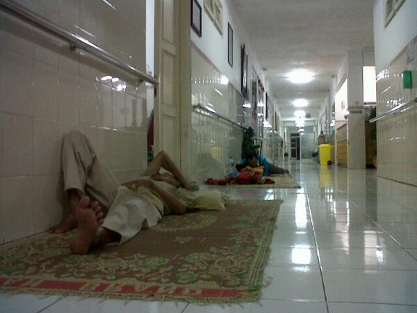 majiddamai's tweet photo. Merekapun menunggu dg sekuat tenaga... http://t.co/dTL3wLP6gO