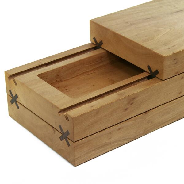 dsgnrt's tweet photo. This original piece of furniture has some amazing type of slider conenctions. http://t.co/8N1ZqGoK8P http://t.co/olY02k3bmm