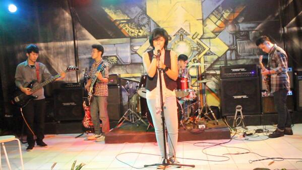 avellum's tweet photo. @auliantikasarah  @adiwms @JhipenkMaulana  #Artfest http://t.co/VlLYX9aedh