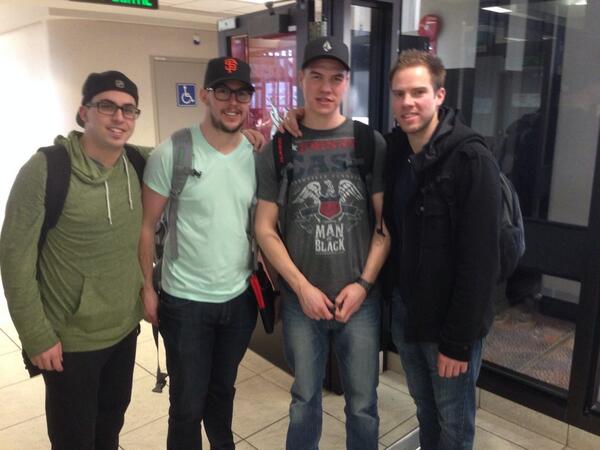 cbarton23's tweet photo. Off to Vegas thanks @HudsonsPub @P_Kellz87 @DaveAldy14 #doubletrouble http://t.co/6UnbKsMffC