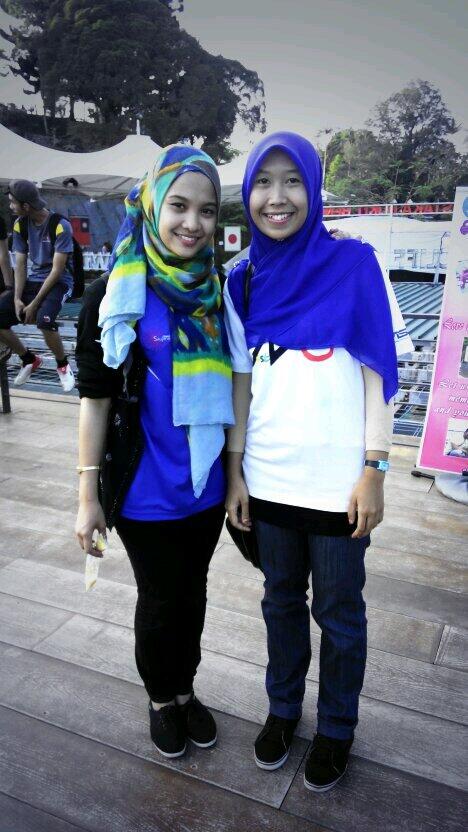 DillaHanafiah's tweet image. Me with senior. Kak Nabila. #af2013 #senior #architectureweek #penanghill #usm