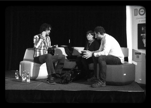 Honza_Trnka's tweet photo. Živě #Digit o fantastických možnostech iOS zařízeních, které pomáhají žít nevidomým lepší život s @danru #iconprague http://t.co/iGKihpAqSA