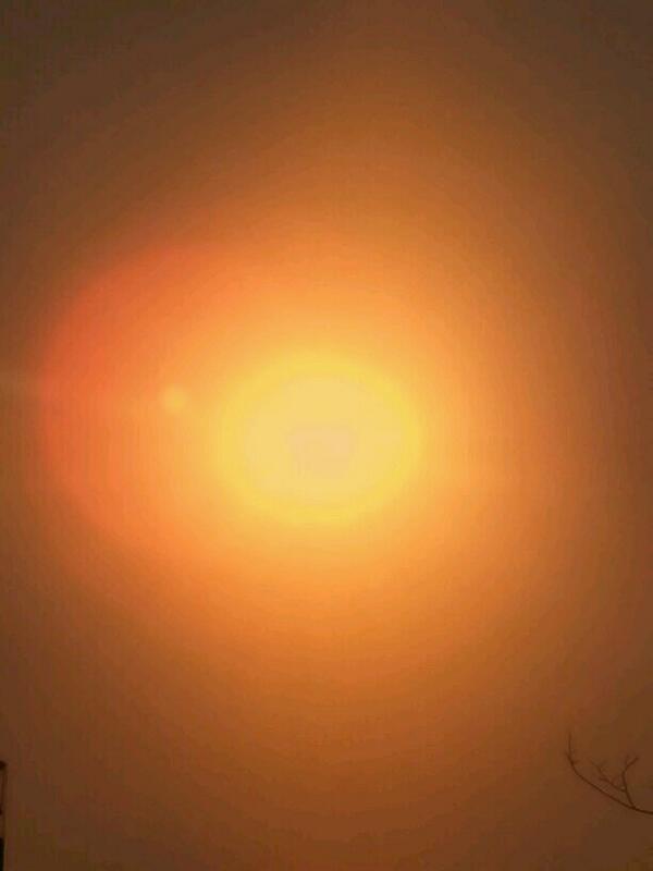 찍은 사진인데 태양의 핵과 광구등이
보이는 것 같다. 밝기는 수정한거다.
수정 않하면 핵과 광구등이 보이지 않아서.
그냥 해봤다.