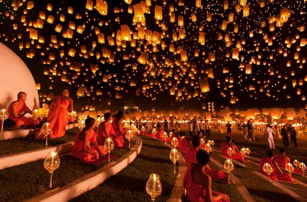 antoniorizzoit's tweet photo. Each lantern represents a star lighting up the darkest night. Yi Peng Festival, #Thailand. #NatGeo #JustinNg http://t.co/md0ItUHGUk