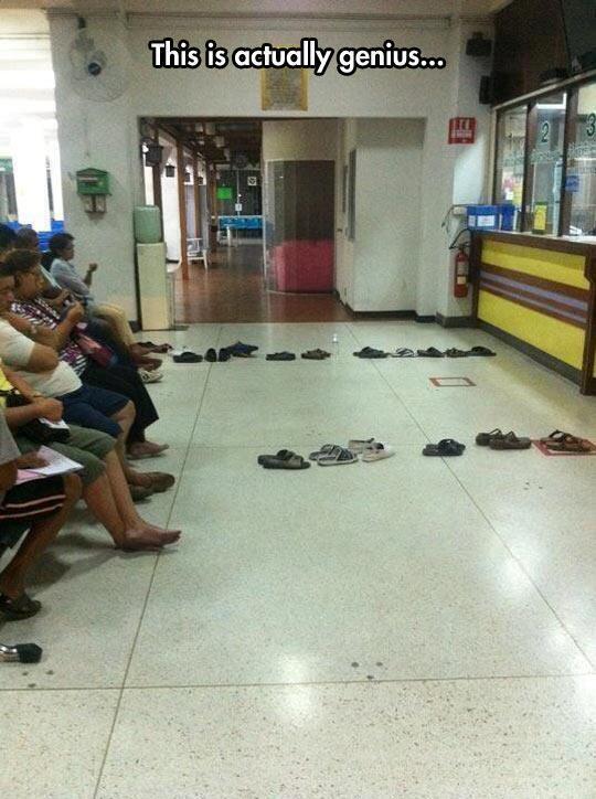 FunnyQuotees's tweet photo. How waiting in line should be http://t.co/1B0vELCStz