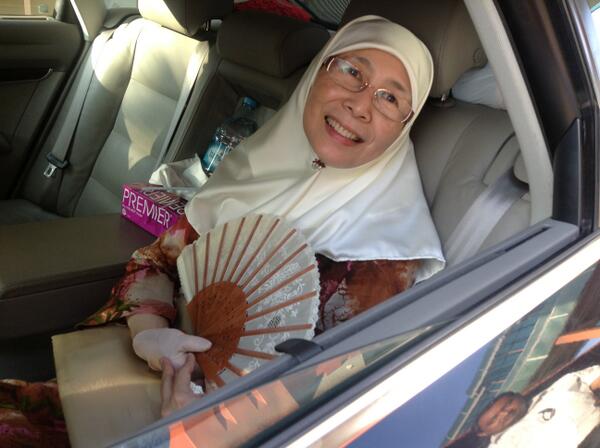 ChannelNewsAsia's tweet image. Will #KajangMove work? #PKR's @drwanazizah tells us: A win's a win even if majority trimmed due to low voter turnout