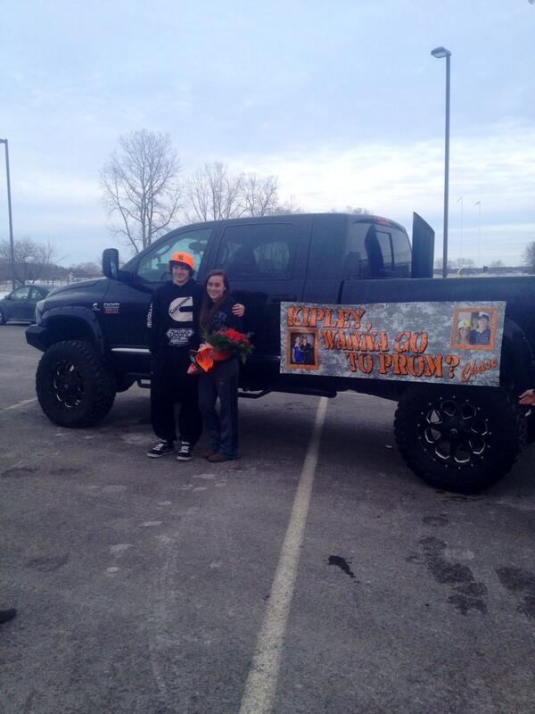 V_Det's tweet image. #promproposal