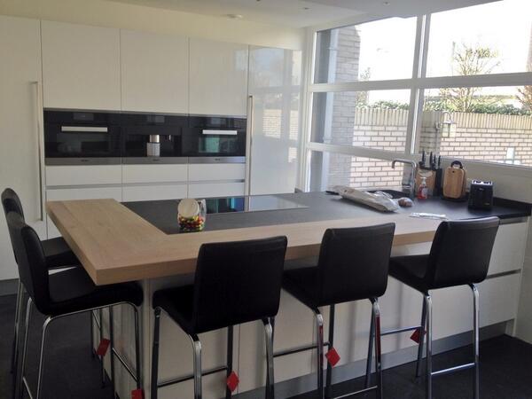 marianneWvK's tweet image. Compleet met barkrukken van @fonq