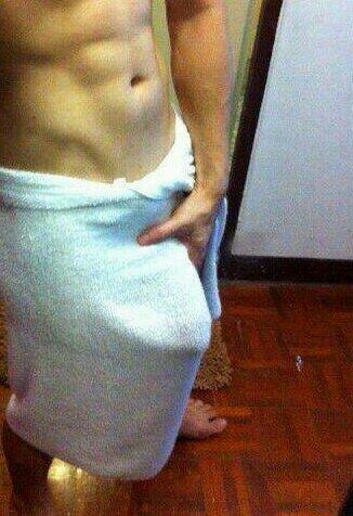 Una rica ducha , me quieres sacar la toalla ?