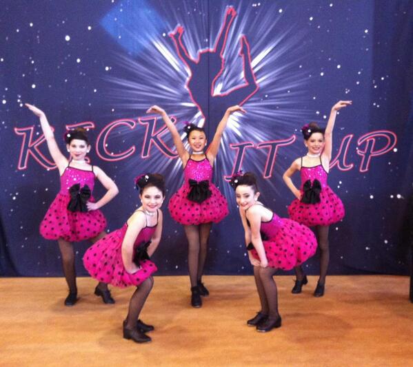 MapleAcadeDance's tweet image. Our first one this morning! Good job girls! #kickitup #goodygoody #precomp #123MADYouKnow