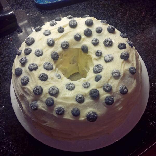 abirosebarrett's tweet photo. Sunday baking #blueberrycake http://t.co/nd8apluUhy