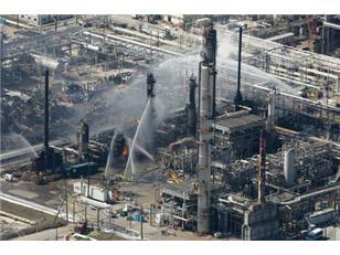 worldpeacesigns's tweet photo. #BP's Texas City Refinery in Texas City exploded today 2005 - killing 15 workers, injuring 170 http://t.co/VY76WprKSE http://t.co/RAceSAFR9G