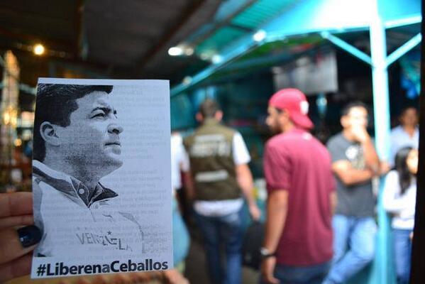 lorearraiz's tweet photo. Foto de @Freya_Mendoza muestra cómo se protestó hoy en mercados de San Cristóbal #Táchira http://t.co/r8XszGdTkv