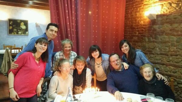 Marta_LoMu's tweet photo. De doble  cumpleaños con la family!!!! @Abelardoprocu @escupitajulus http://t.co/mZd1IV5s0n