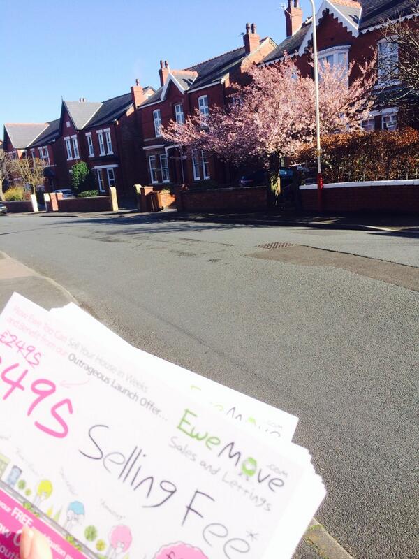 EweMoveSouthprt's tweet photo. One of the best things about leafleting ourselves..discovering more and more beautiful streets of Southport :-) http://t.co/S6QiqB03PE
