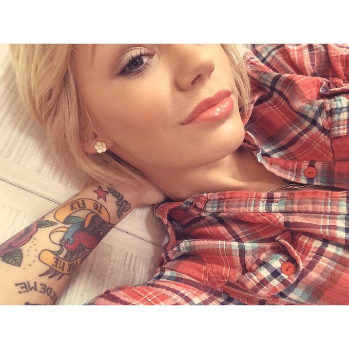 I never wear earrings. This is very rare. http://t.co/0Zu7bQEQMs