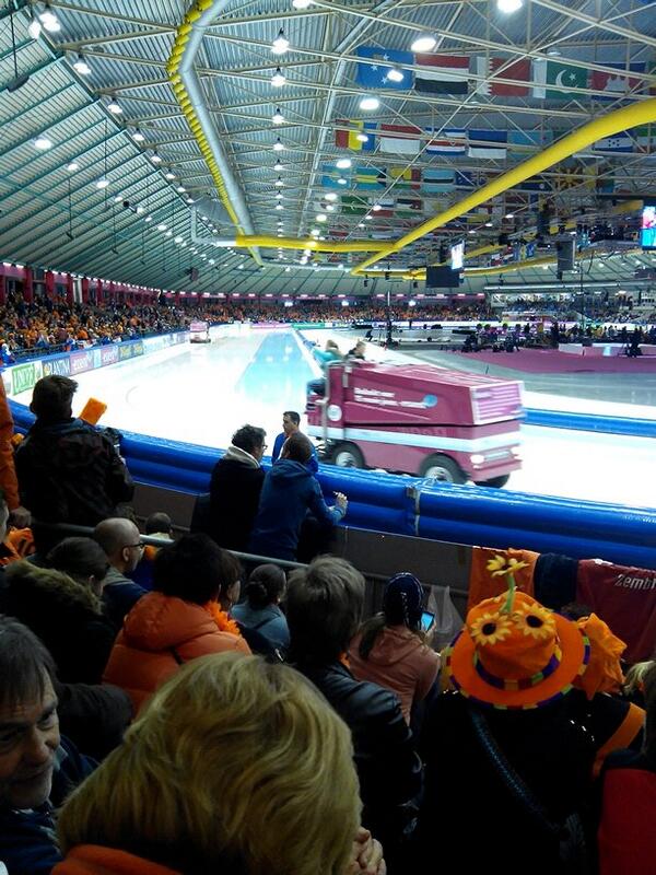 reinder7's tweet photo. In thialf met stefan http://t.co/S3HgdRH88O